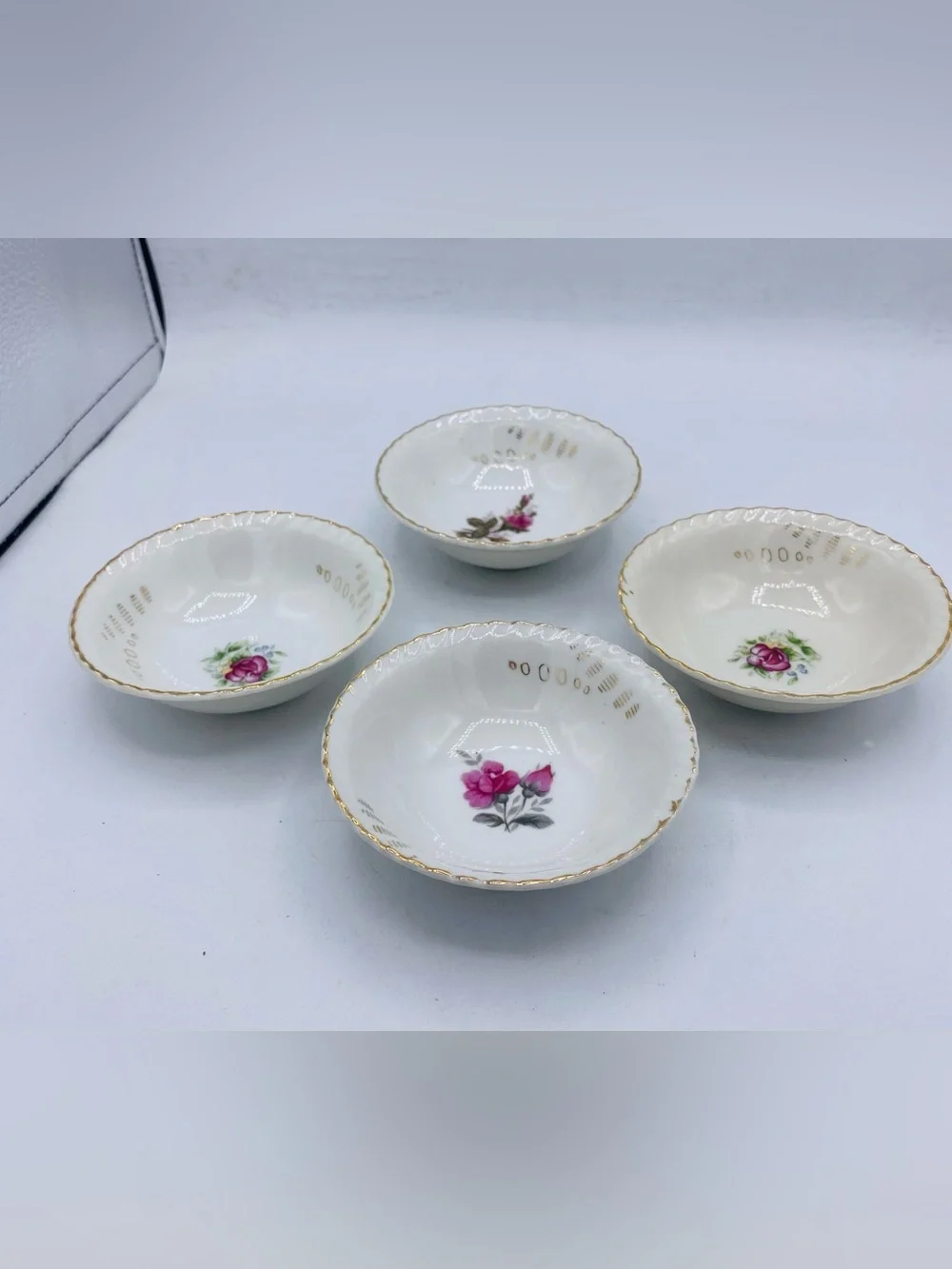 Vintage Homer Laughlin “Calirose” Pattern Gold Rim Small Dessert Bowls  (Set 4)